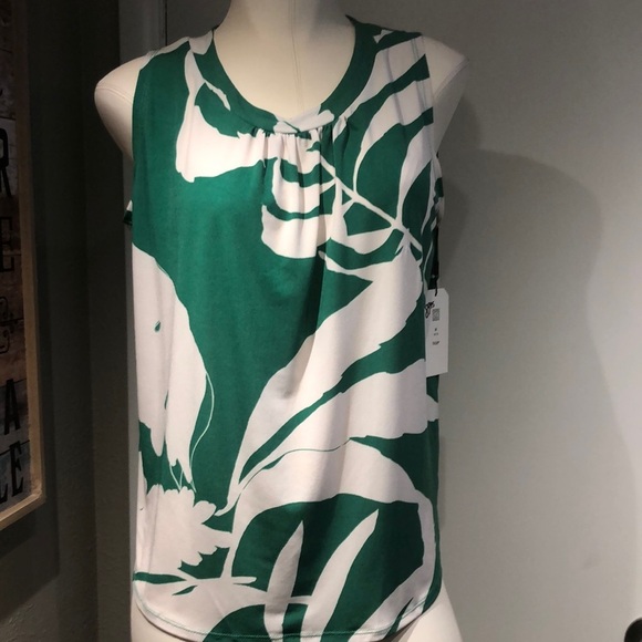 CLARA SUNWOO Green and White Abstract Sleeveless blouse - Picture 8 of 12